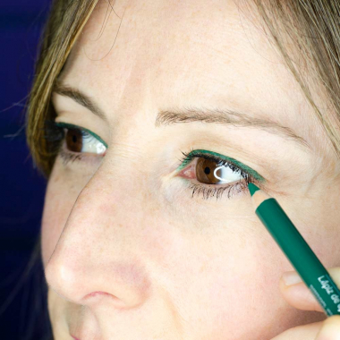 green eyeliner pencil