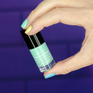 Long-Lasting mint green nail polish