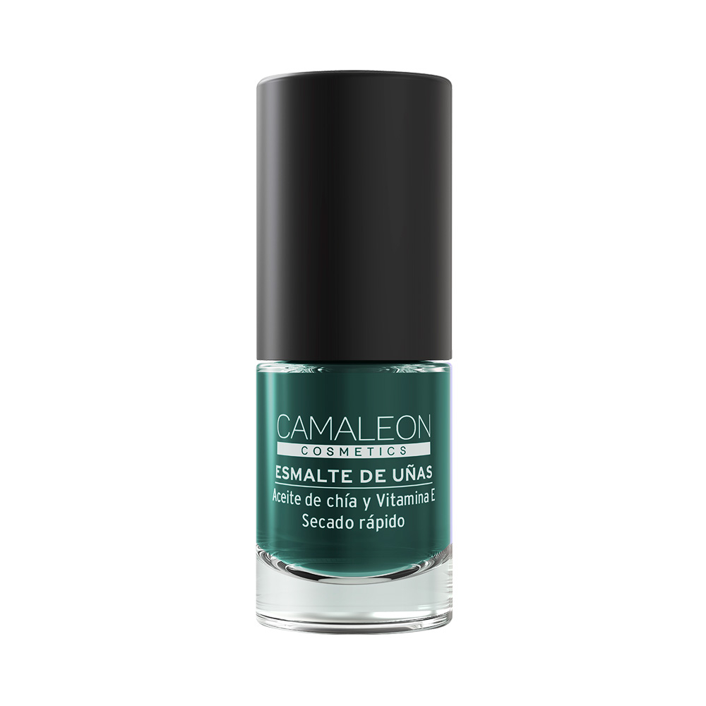 Long-lasting forest green nail polish