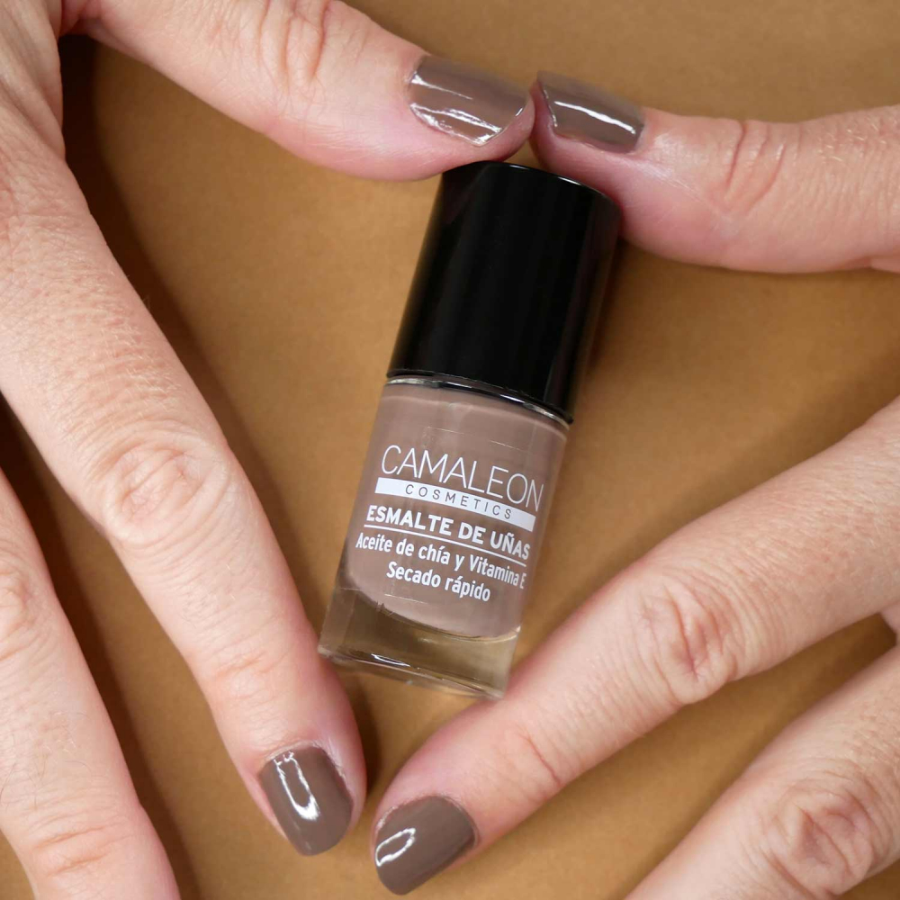 Long-lasting taupe brown nail polish