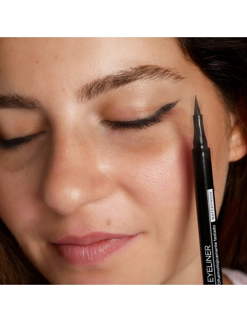 Black eyeliner
