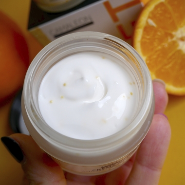 Vitamin C cream and serum pack