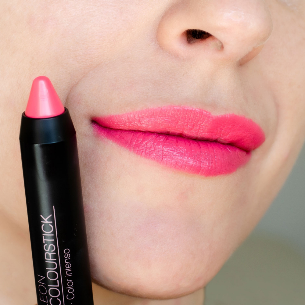 Fluorescent fuchsia lipstick