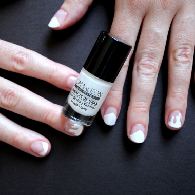 Long-lasting white nail polish