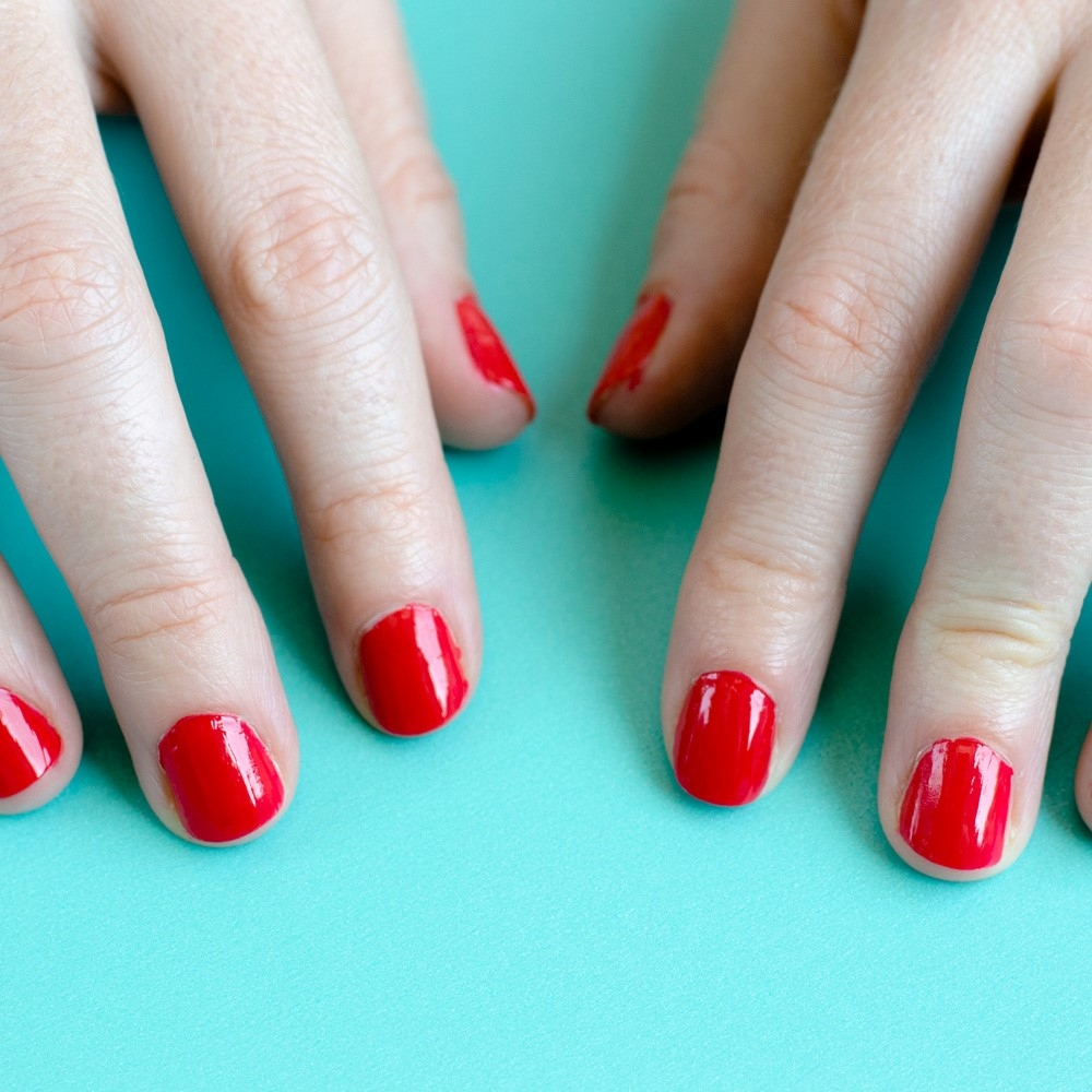 Long-lasting red nail polish