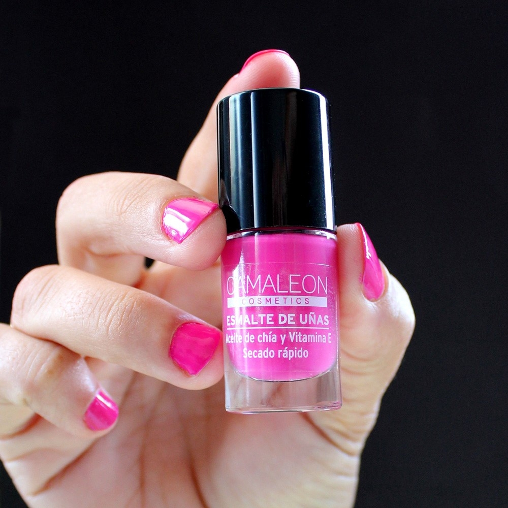 Long-lasting pink nail polish