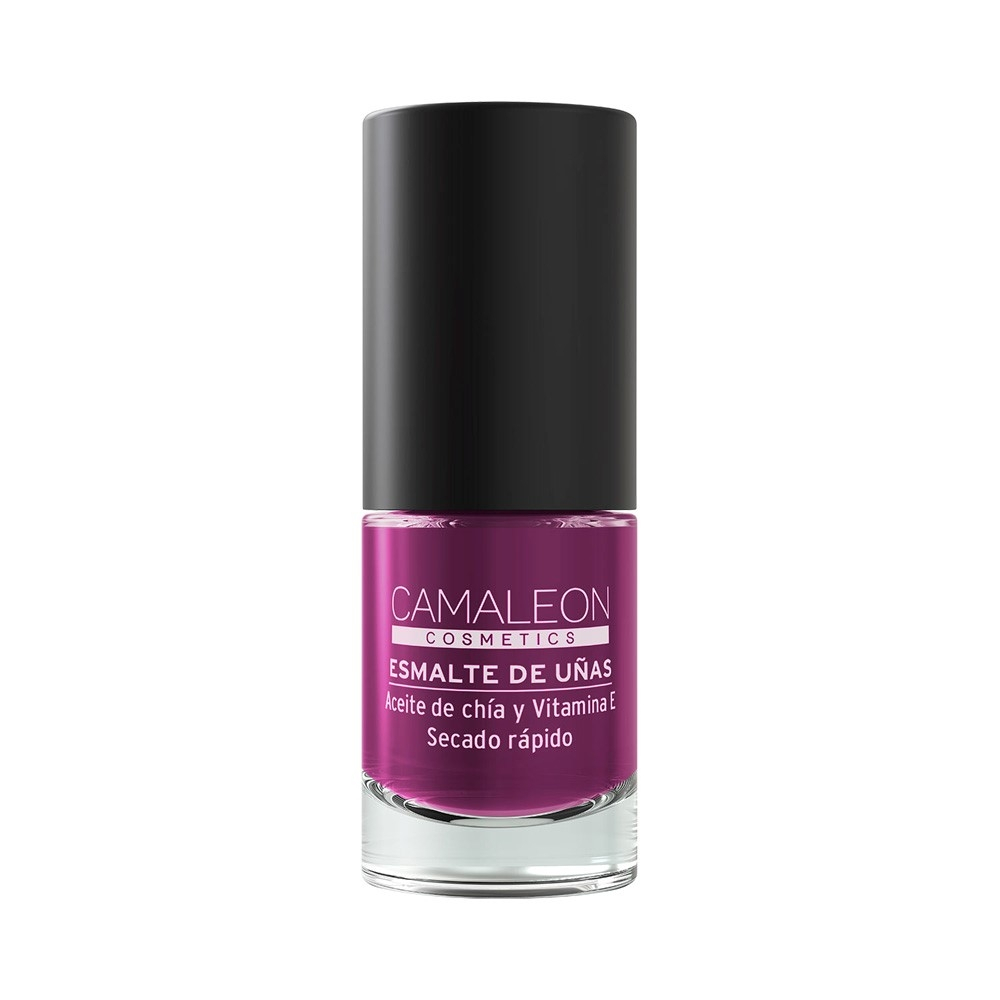 Long-lasting aubergine nail polish