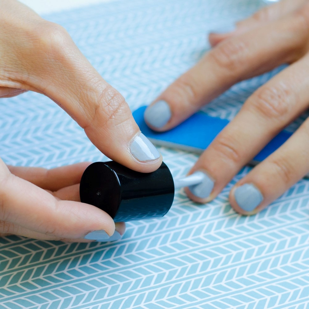 Long-lasting blue grey nail polish