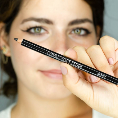 black eyeliner pencil