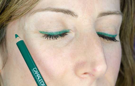 green eyeliner​